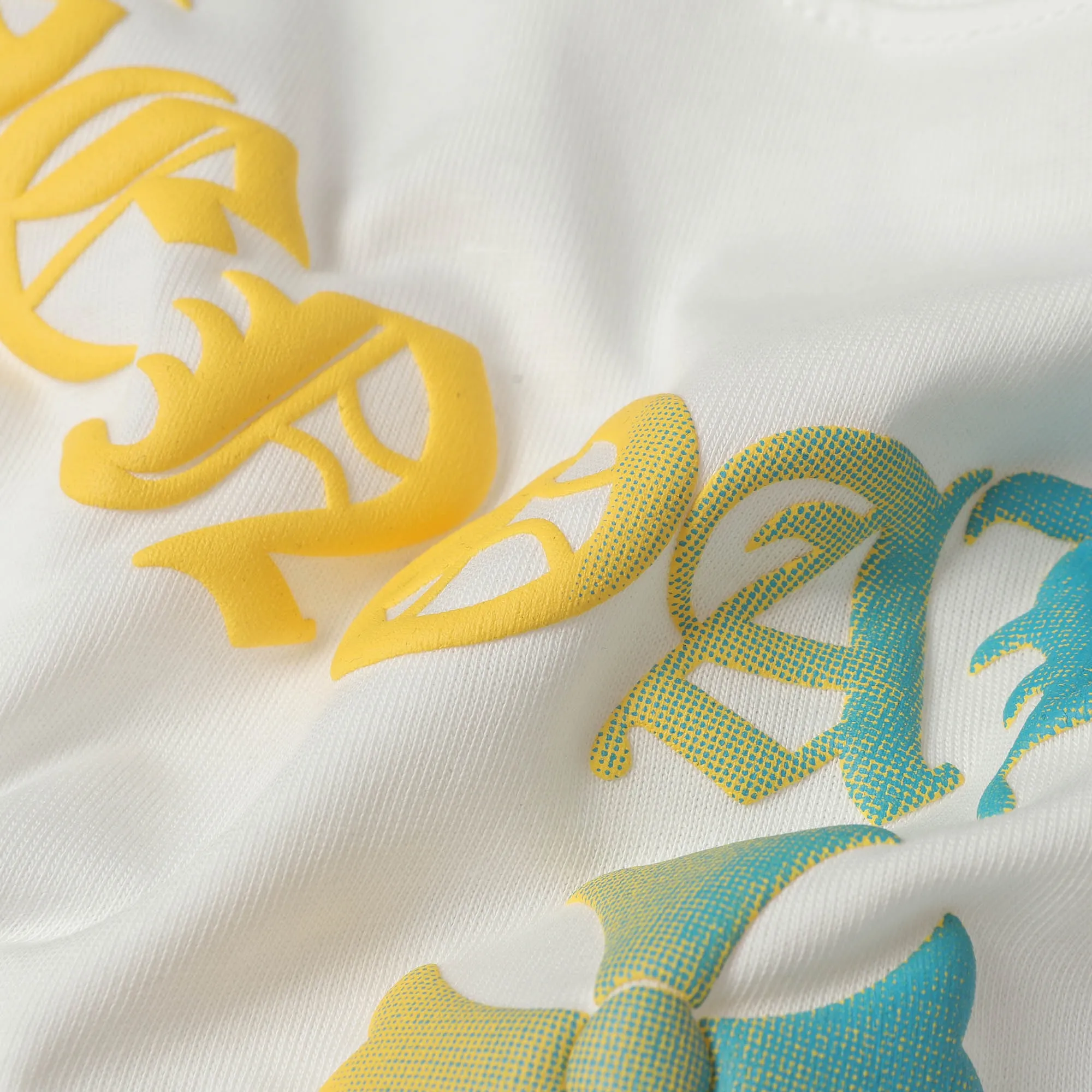 🅿️180 CHROME HEARTS/Chrome Heart CH gradient foam printed short-sleeved T-shirt The fabric is made of 280g heavy combed cotton, customized with 32 count 1*1 threads. The ready-made garments are washed twice. The fabric is comfortable and skin-friendly without any strange feeling. It is custom-dyed fabric with high textile density and good drape. It is not easy to deform. The thick texture and compact spinning process will not affect the breathability of the fabric. The saturation of the color is very high. Imported digital direct-injection printing technology. A versatile and good-looking short sleeve. The loose fit covers the flesh and looks slim. Size: XS-L